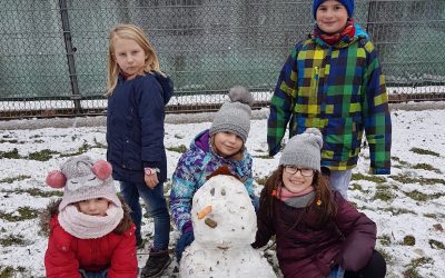 Erster Schneemann – Offene Ganztagesbetreuung / Freitagsgruppe