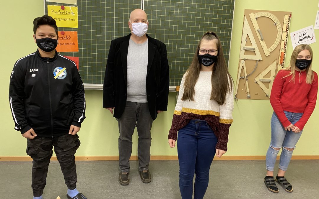 Förderverein spendet Masken für die Schüler