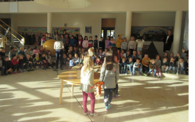 Martinsfeier in der Grundschule (Jahrgangsstufen 1 und 2)
