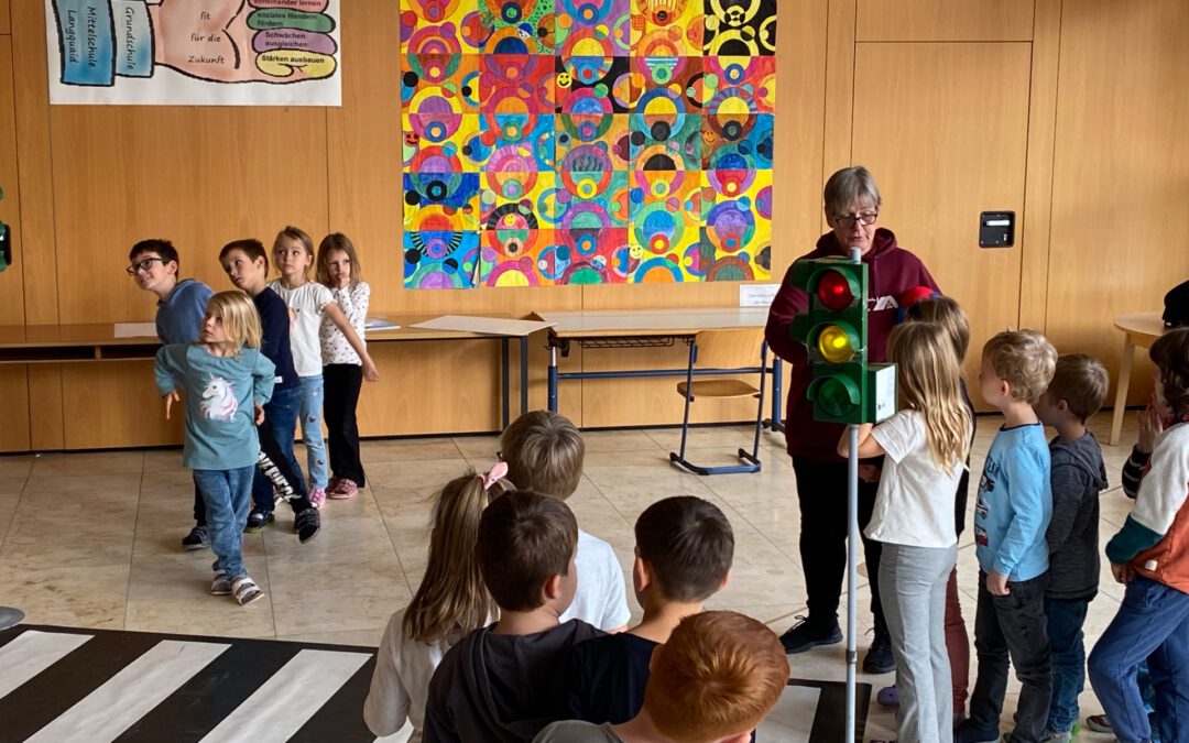 Verkehrserziehung mit dem Raben ADACUS (Klassen 1a, 1b)